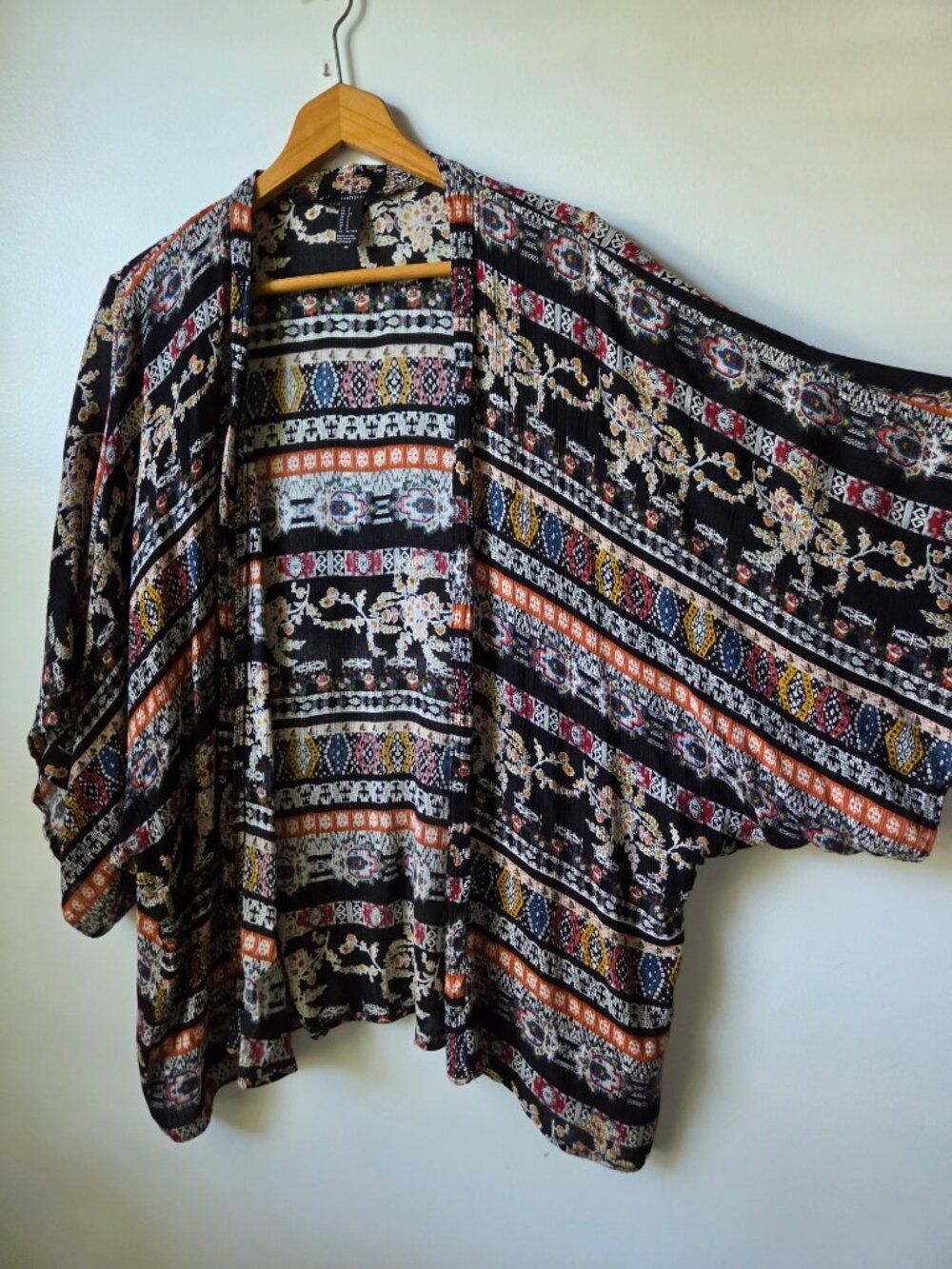 EUC FOREVER 21 RAYON CRINKLE BOHO PRINT WIDE SLEEVES KIMONO TOP SIZE SMALL